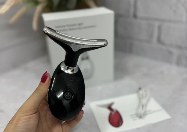 ماساژور صورت چیست و چگونه از آن استفاده کنیم؟ راهنمای کامل استفاده از ماساژور صورت